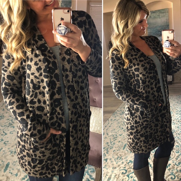 Last 1! SMALL Leopard Cardigan with pockets - Picture 2 of 4